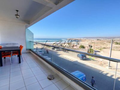 Appartement pour vacances meublé à louer avec une vue panoramique sur la mer et les montagnes