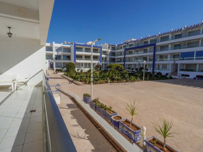 Vous êtes en train de réfléchir à vos vacances ? Appartement meublé à louer avec une belle vue sur la piscine