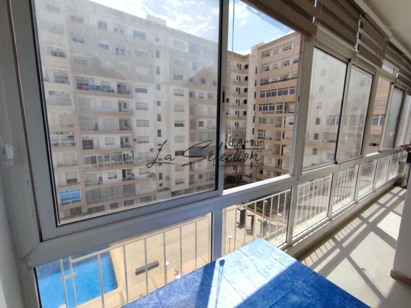 Bel appartement ensoleillé de 102m² à Vendre dans une résidence sécurisée avec piscine au centre