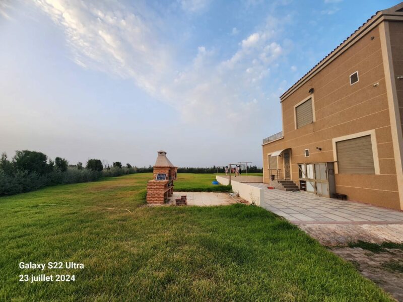 Ferme titrée à vendre de 1hectar 200m2 sur la route goudronnée à 10 minutes du berchid