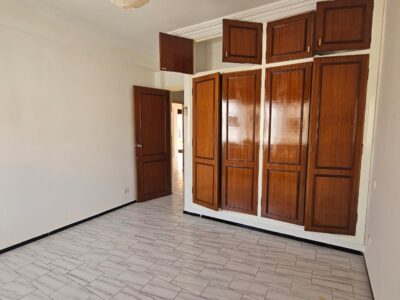 Rabat appartement à vendre au 4 éme étage d’une superficie de 120 m² habitable et 30 de m² terrasse