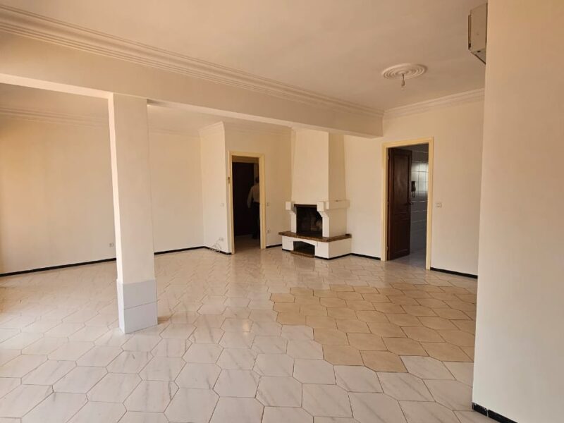 Rabat appartement à vendre au 4 éme étage d’une superficie de 120 m² habitable et 30 de m² terrasse