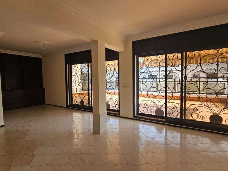 Rabat appartement à vendre au 4 éme étage d’une superficie de 120 m² habitable et 30 de m² terrasse