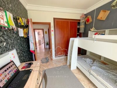 Appartement 94m² au 4ème étg. avec terrasse à Maârif ext.