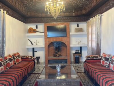 Villa tradizionale per affitto vacanze con piscina e uliveto a 20 km da Marrakech -Wi-Fi, camino e comfort